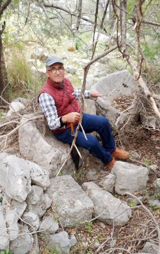 Antik kentte yürüyüşe çıkan iki arkadaş taş koltuk bulduğunu iddia etti