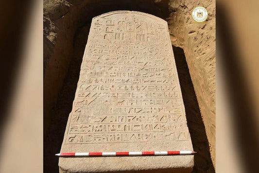 Mısır’da Bir Çiftçi, Firavuna Ait 2.600 Yıllık Stel Keşfetti