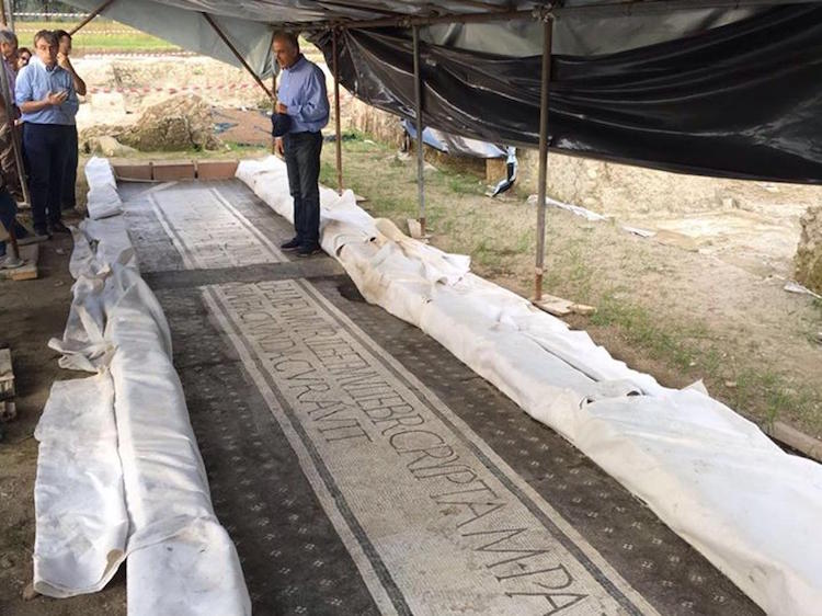 Aquinum Antik Kenti’nde Anıtsal Bir Yazıt ve Gergedan Mozaiği Bulundu