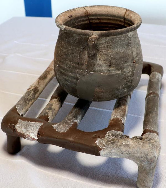 Assos'ta, 1650 Yıl Önce Yemek Pişirilen Toprak Izgara Ve Kaplar Bulundu