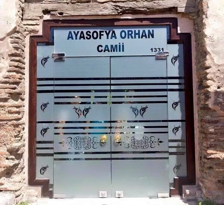 İznik Ayasofya Camii’ne Cam Kapı ve Buzlu Camlar