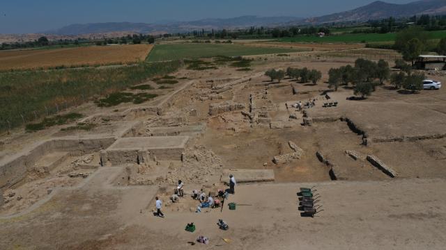Aydın Tepecik Höyüğü'nde 3500 yıllık 'seramik fırın' bulundu