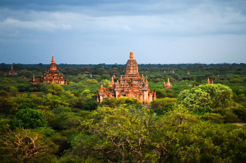 Myanmar’daki Antik Tapınak Alanında Porno Çekildi