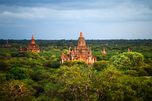 Myanmar’daki Antik Tapınak Alanında Porno Çekildi