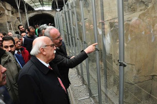 Bakan Avcı, Basmane'deki Tarihi Mekanları Gezdi
