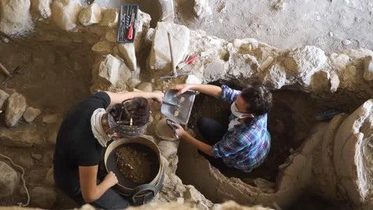 Antandros Antik Kenti'nde 2 bin 400 yıllık pitos mezar bulundu