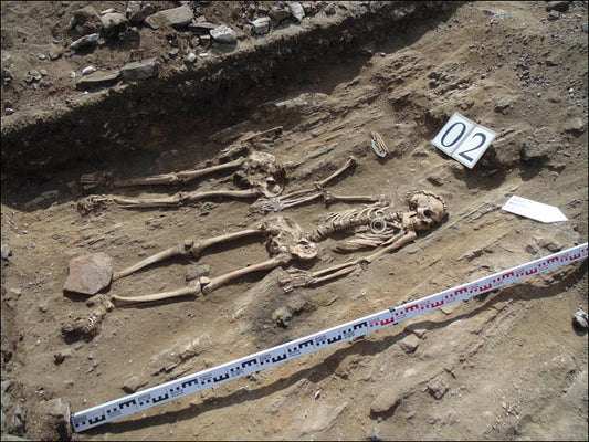 Sibirya’da El Ele Tutuşmuş Bronz Çağı Çiftinin Mezarı Bulundu