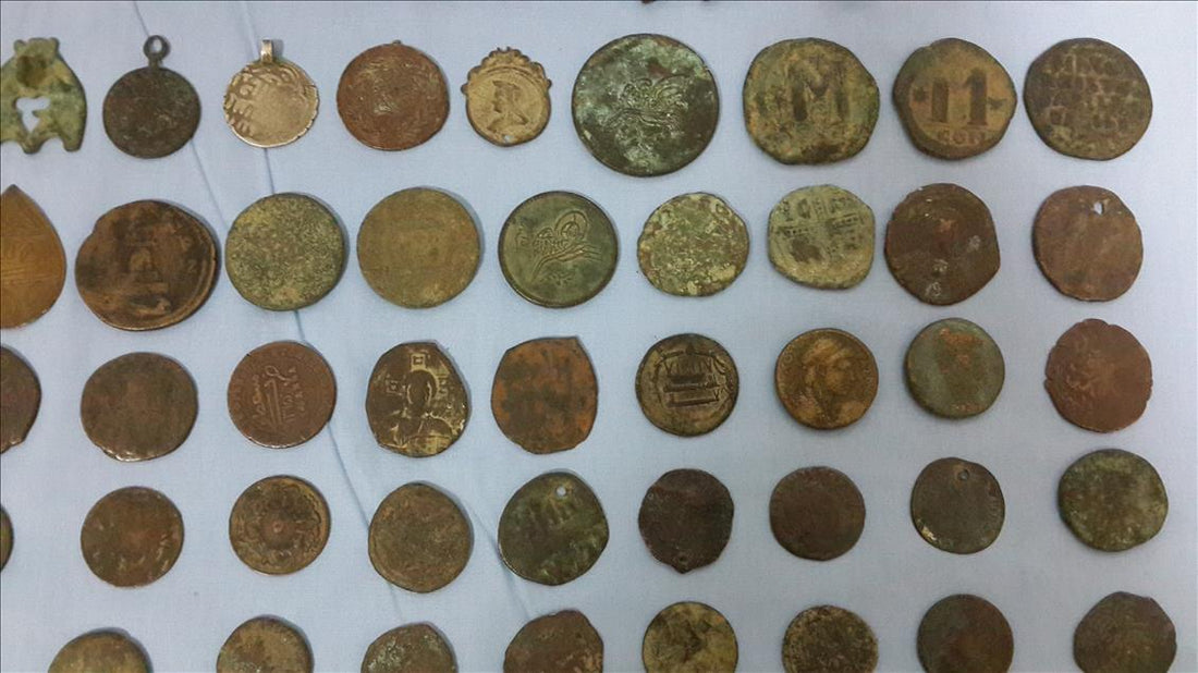 İzmir’de Bir Kaçakçı 204 Adet Tarihi Eser ile Yakalandı