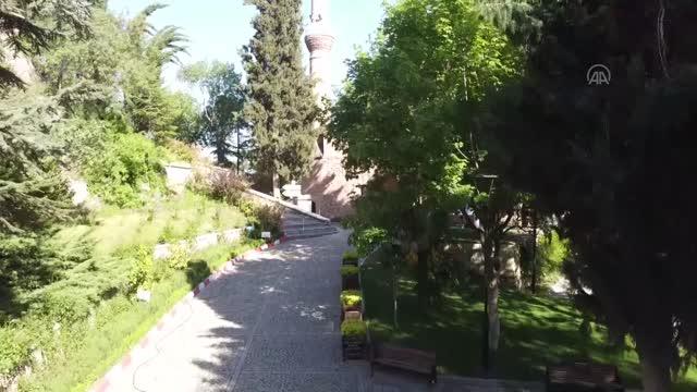 Bilecik'in simgesi 'yıkık minareler' sessiz kalan kentte etkileyici manzaralar oluşturdu