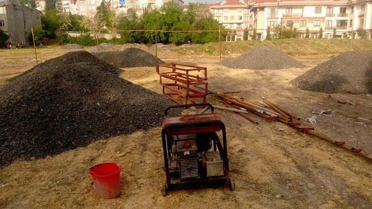 Tarihi Yedikule Bostanları’na Bu Sefer de Mıcır Döküldü