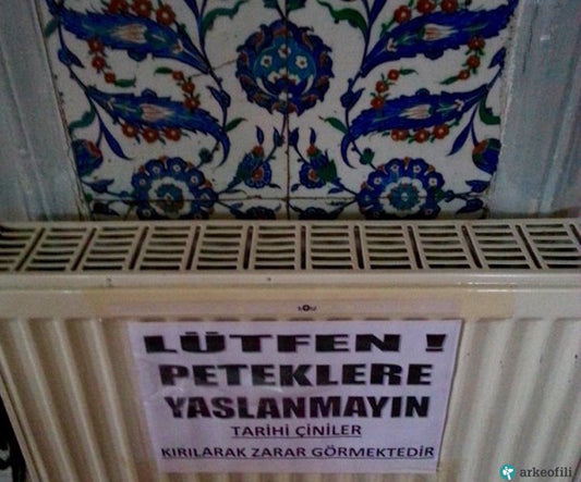 Mimar Sinan’ın Camisindeki Çinilerin Üstüne Kalorifer Peteği Döşendi