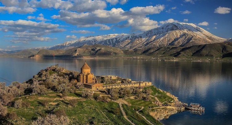 İran, Van’daki Kilisenin 700 Yıllık Çanını İade Ediyor