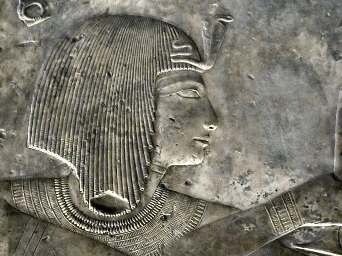 Pourquoi dans l'Egypte antique les personnages sont-ils représentés de profil ?