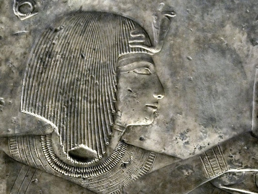 Pourquoi dans l'Egypte antique les personnages sont-ils représentés de profil ?