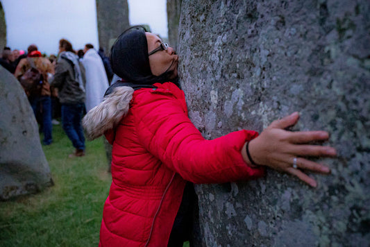 Uyarılara Rağmen Yüzlerce Kişi Stonehenge’e Gitti