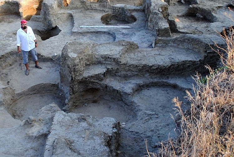 Rusya’da Pers Kralı I. Darius’a Ait Yazıtlı Dikilitaş Bulundu