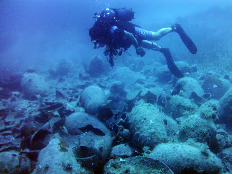 Delos Adası Açıklarında 7 Antik Gemi Batığı Bulundu
