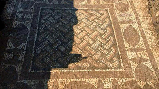 Antalya’da 2.000 Yıllık Mozaiği Satmaya Çalışırken Yakalandılar