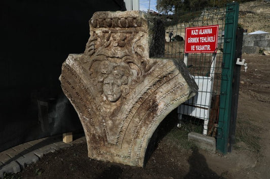 Düzce’deki Antik Kentte Medusa Kabartması Bulundu