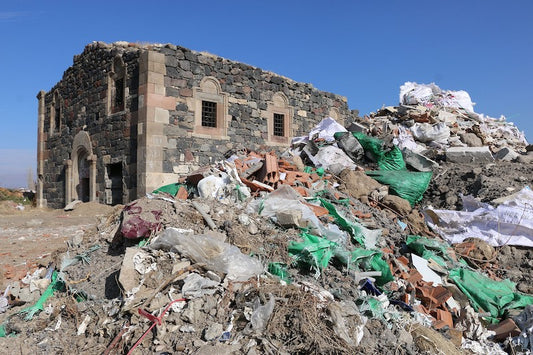 Erzurum’da Tarihi Kilise Çöplerin Arasında Kaldı