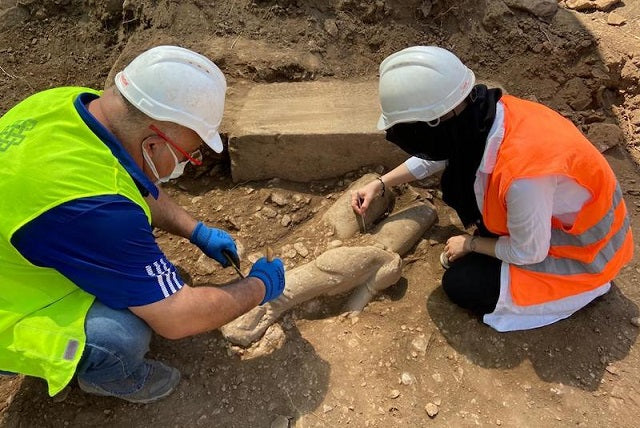 Euromos Zeus Lepsynos Tapınağında Kuros Heykelleri Bulundu