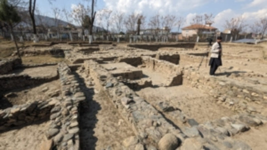Pakistan’daki Swat Butkara Bölgesinde Madeni Paralar ve Kharosthi Yazıtları da Dahil 2.000 Yıllık Eserler Bulundu
