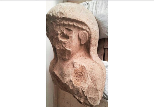 Hatay’da 3000 Yıllık Dev Kadın Heykeli Bulundu
