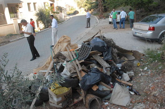 Fethiye’de Depo Olarak Kullanılan Kaya Mezarları Temizlendi