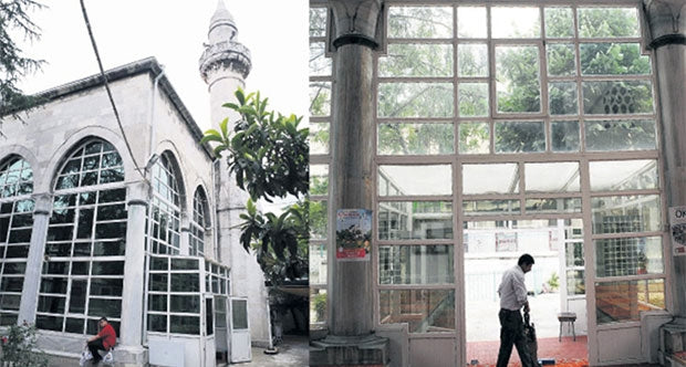 Tarihi camii PVC'yle kaplandı!