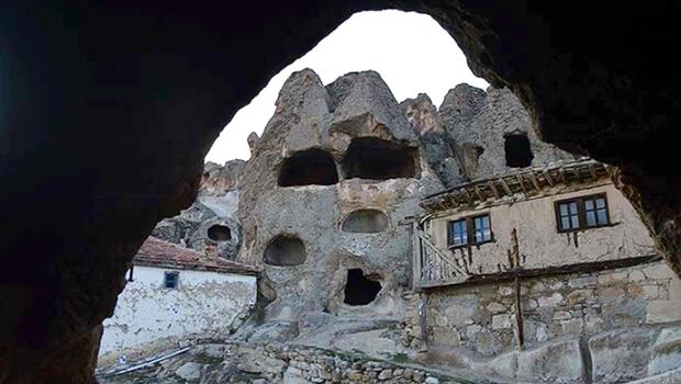 'Frigya'nın kalbi' Ayazini köyündeki mağaralar turistleri cezbediyor