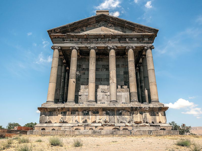 Ermenistan’da Bir Antik Roma Tapınağı Ne Yapıyor?