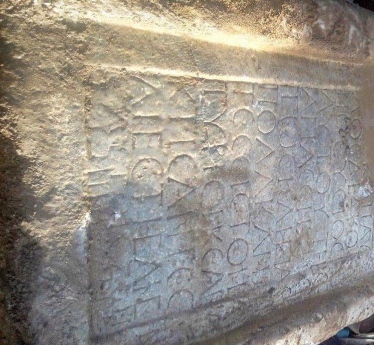 Konya’da Antik Yunan Komutanına Ait İki Tonluk Mezar Steli Bulundu