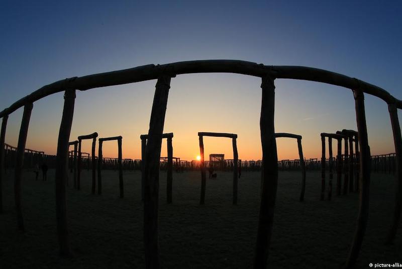 Almanya’daki Stonehenge Benzeri Yapıda Evler Bulundu