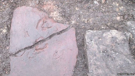 İngiltere’de Roma Dönemi Kiremitinde Geyik Toynağı İzi Bulundu