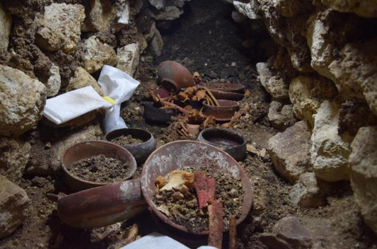Guatemala’daki Maya Kral Mezarında Yeşimtaşı Maske Bulundu