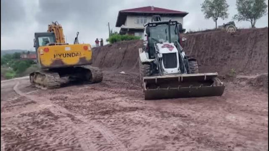 İş makinesiyle tesviye yapılan alanda nekropol olduğu değerlendirilen yapıya rastlandı