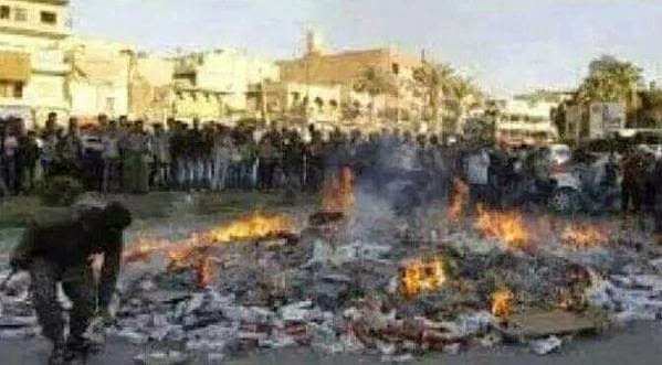 Işid Irak’ın Antik Kütüphanelerini Yağmalıyor ve Kitapları Yakıyor
