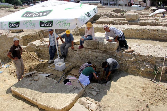 Yemiş Kapanı Hanı’nda Roma Dönemi Mezar Bulundu