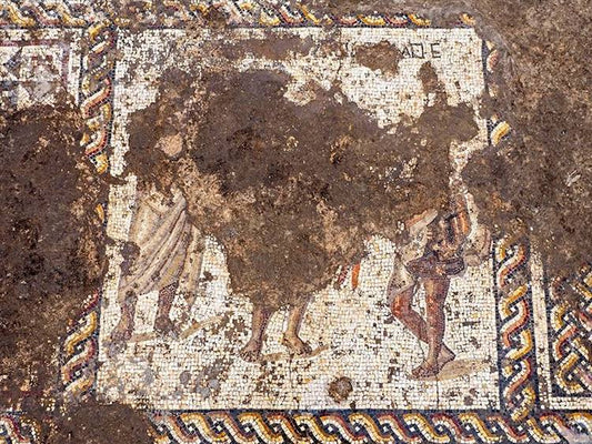 İsrail’de 1800 Yıllık Yazıtlı Mozaik Keşfedildi