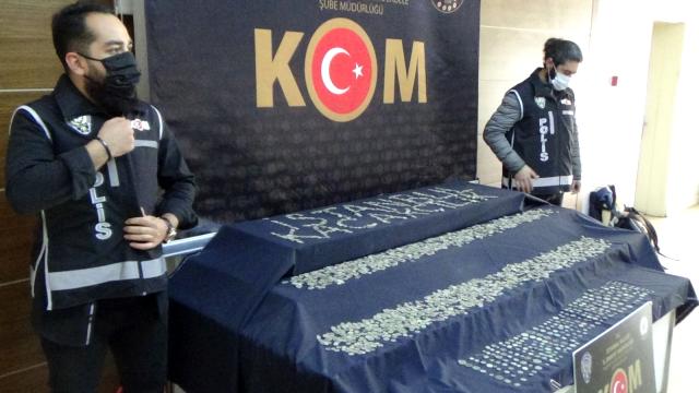 İstanbul polisinden tarihi eser kaçakçılarına operasyon: 3 bin 500'ün üzerinde sikke ele geçirildi