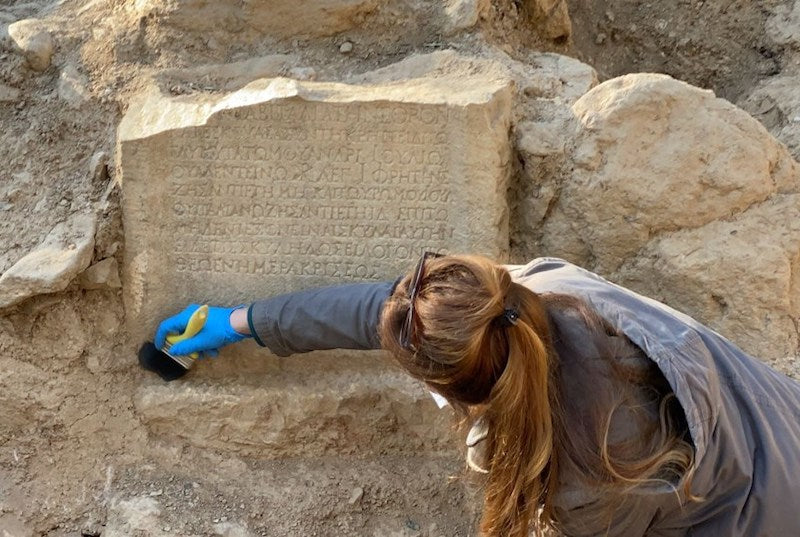 İznik’te Bulunan 1.500 Yıllık Mezar Taşında Lanet Yazısı