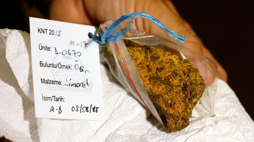 Kanlıtaş Höyüğü’nde 8000 Yıllık Kırmızı ve Sarı Boya Örnekleri Bulundu