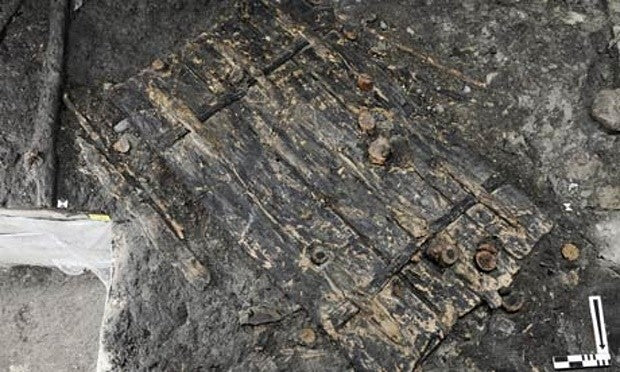 İsviçre’de Bulunan 5.000 Yıllık Ahşap Kapı