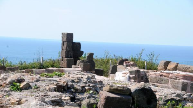 Karadeniz'in 'Efes'inde Bu Yıl 25 Mezar Bulundu, Kilise Açıldı
