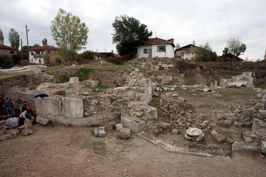 Karadeniz'in en büyük Roma kentlerinden Sebastapolis, Sulusaray ilçesinin altında bulunuyor