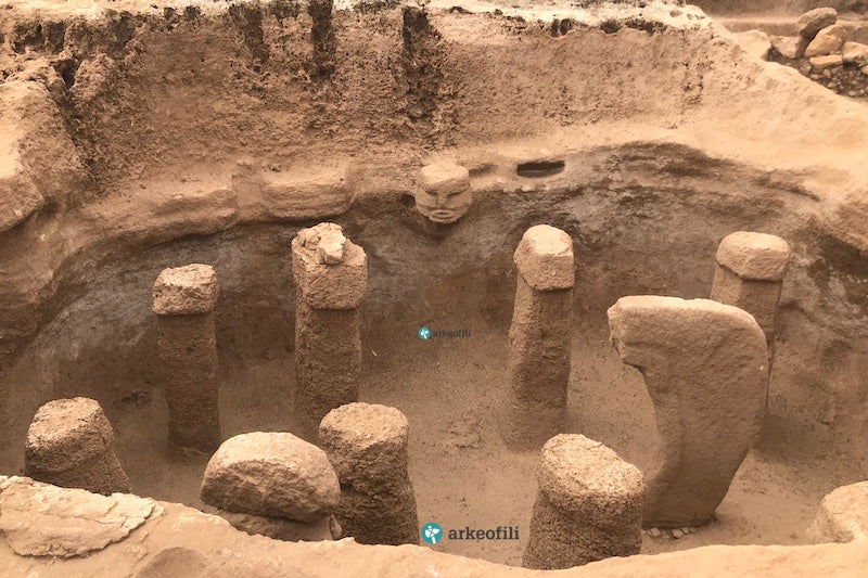 Karahantepe’de Göbeklitepe ile Çağdaş Özel Yapılar Bulundu
