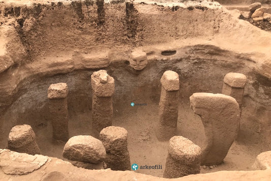 Karahantepe’de Göbeklitepe ile Çağdaş Özel Yapılar Bulundu