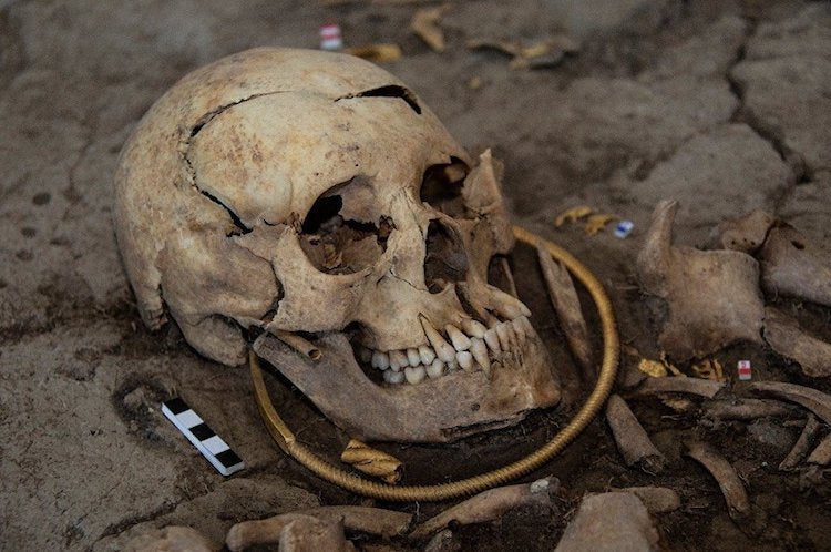 Kazakistan’da 2.800 Yıllık Altın Elbiseli Adam Bulundu