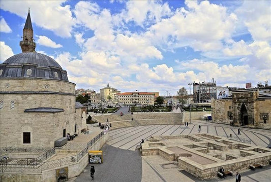 Sivas’ta Tarihi Kent Meydanı, Cami-AVM İçin Yok Ediliyor