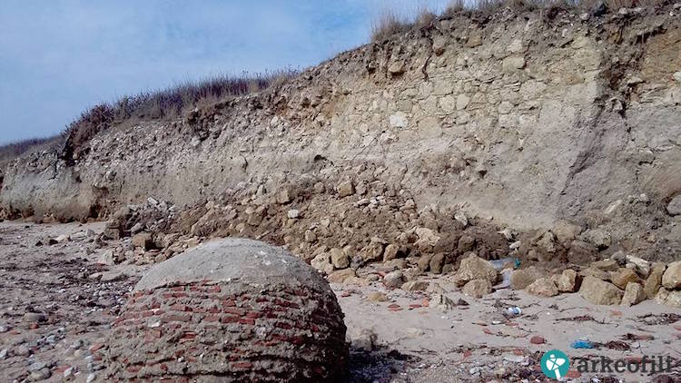 Keşan’da Orta Çağ Yerleşmesi Yok Oluyor